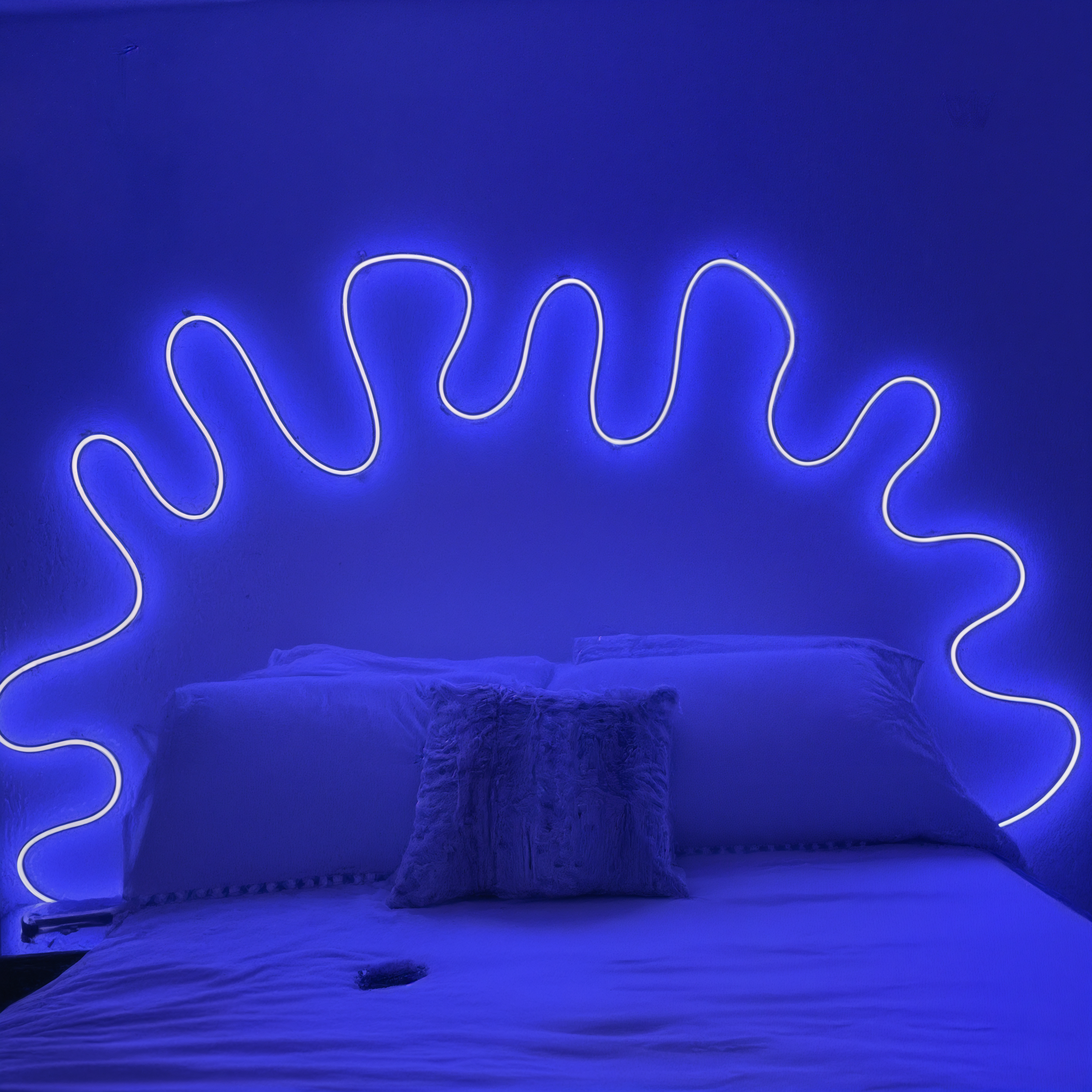 Slimme zelfklevende LED-strip | Creëer de perfecte nachtelijke sfeer voor je huis — plak, zet aan en verander van kleur