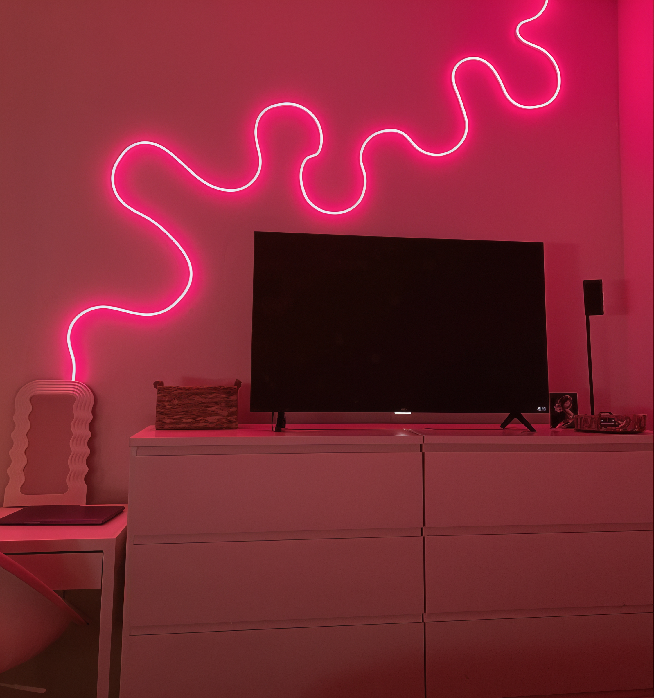 Slimme zelfklevende LED-strip | Creëer de perfecte nachtelijke sfeer voor je huis — plak, zet aan en verander van kleur