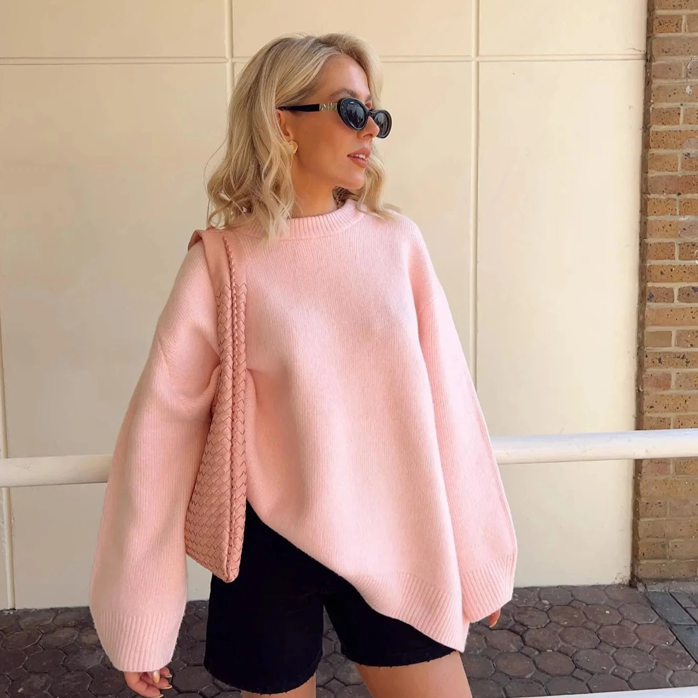 Svetr s kulatým výstřihem